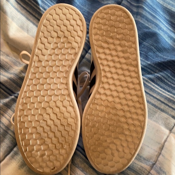 Adidas shoes - Picture 8 of 8